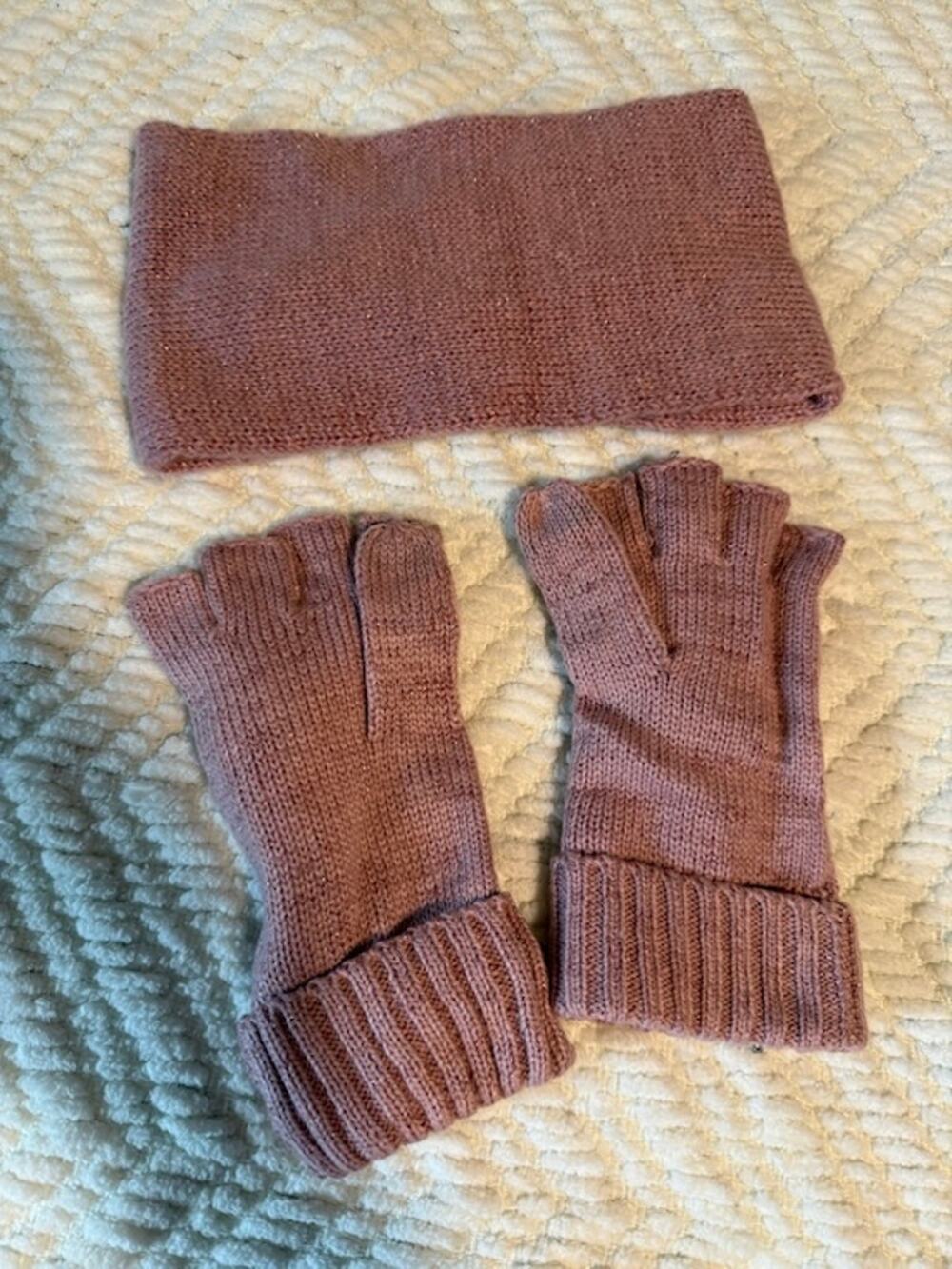 Victoria's Secret Pink Winter Glove & Headband Set never worn!